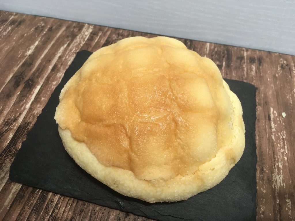 バターメロンパンあんホイップサンド