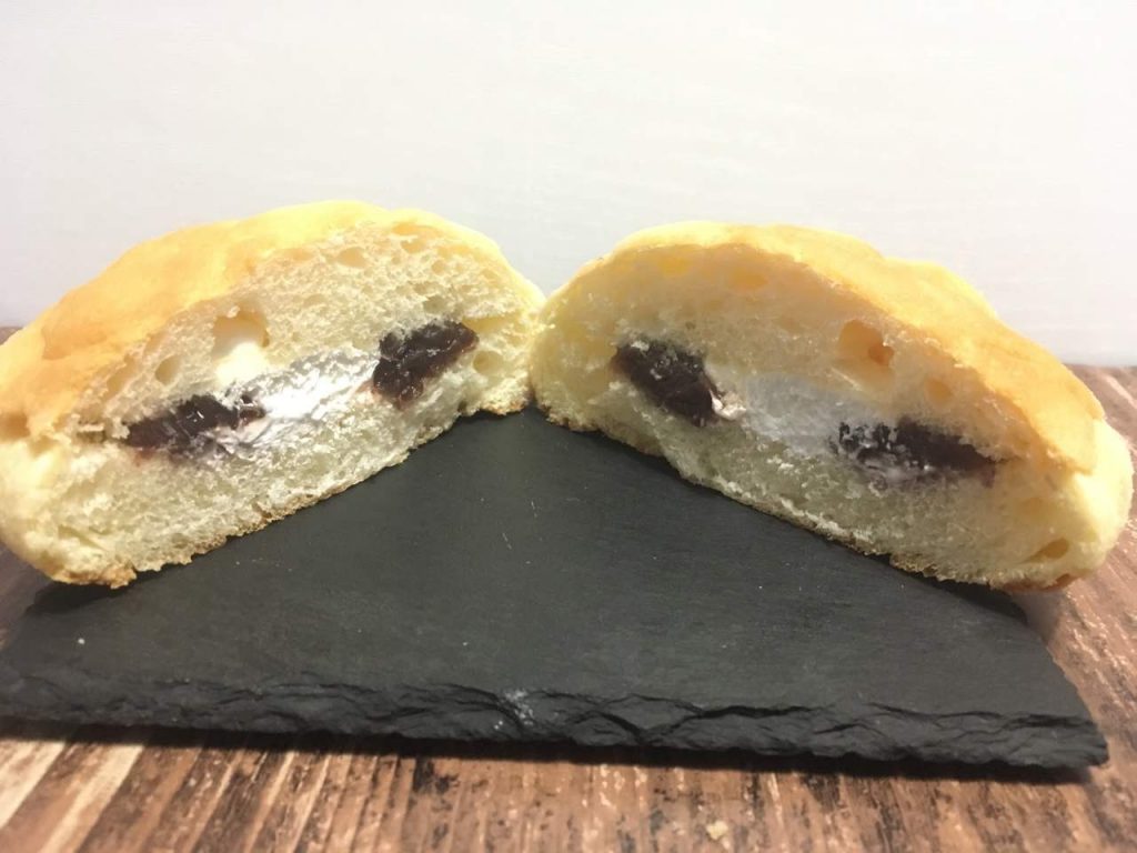 バターメロンパンあんホイップサンド